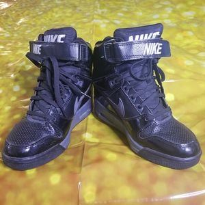 WOMENS NIKE AIR  SKY HIGH REVOLUTION SIZE 7
